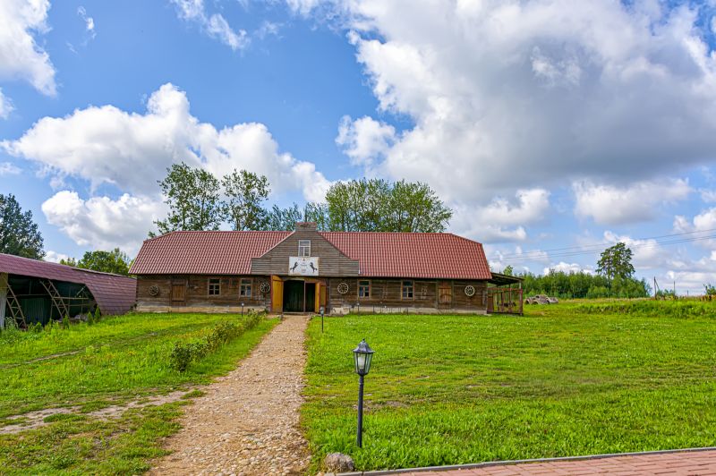 Barn Roof Construction in Naperville, IL